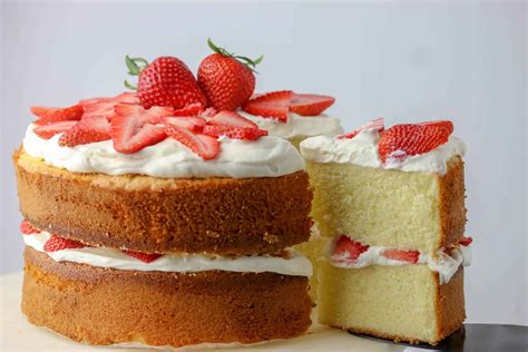 How many protein are in sponge cakes - calories, carbs, nutrition