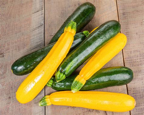How many protein are in squash, zucchini, baby, raw - calories, carbs, nutrition
