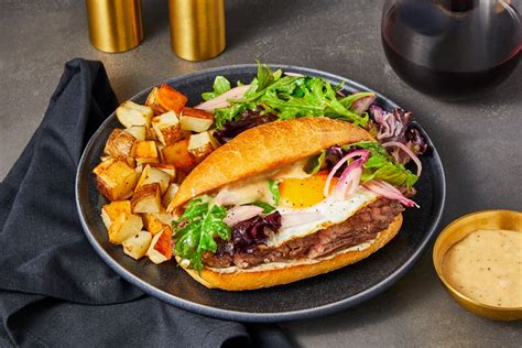 How many protein are in steak and egg baguette - calories, carbs, nutrition