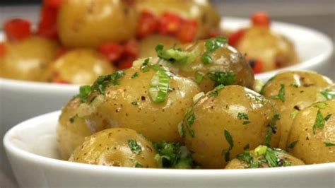 How many protein are in steamed potatoes with parsley - calories, carbs, nutrition