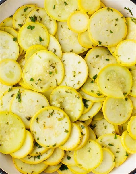 How many protein are in steamed yellow squash and onions - calories, carbs, nutrition