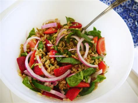 How many protein are in strawberry and kumut blend side salad - calories, carbs, nutrition