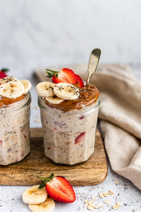 How many protein are in strawberry banana parfait oatmeal - calories, carbs, nutrition