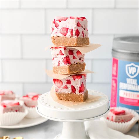 How many protein are in strawberry cheesecake - calories, carbs, nutrition