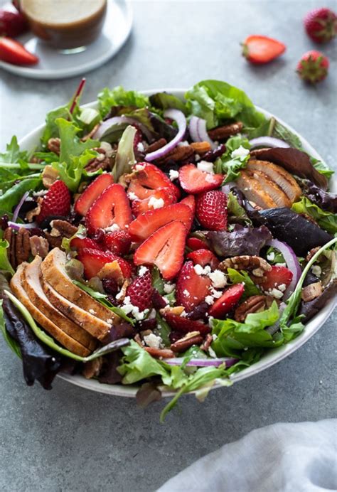 How many protein are in strawberry fields salad with chicken - calories, carbs, nutrition