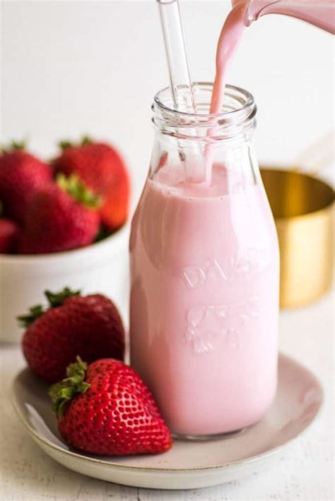 How many protein are in strawberry milk - calories, carbs, nutrition