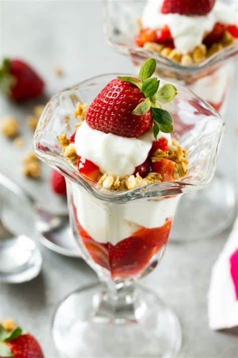 How many protein are in strawberry parfait - calories, carbs, nutrition