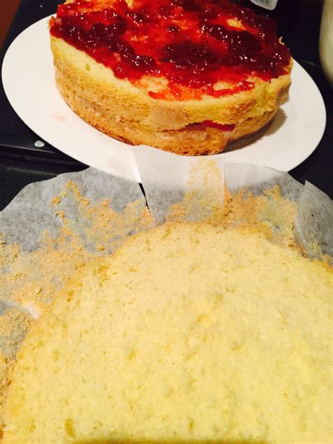 How many protein are in strawberry sponge torte - calories, carbs, nutrition