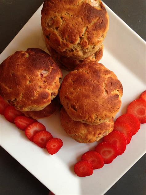 How many protein are in strawberry sunflower scone (75885.0) - calories, carbs, nutrition