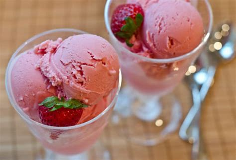 How many protein are in strawberry supreme frozen yogurt - calories, carbs, nutrition