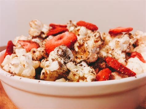 How many protein are in strawberry toffee popcorn - calories, carbs, nutrition