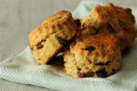 How many protein are in sultana scones - calories, carbs, nutrition