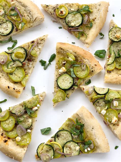 How many protein are in summer squash and garlic pizza - calories, carbs, nutrition