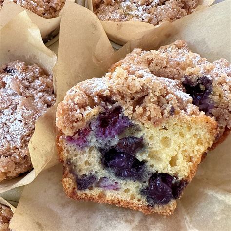 How many protein are in supreme blueberry crumb cake muffin - calories, carbs, nutrition