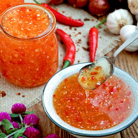 How many protein are in sweet chili sauce - calories, carbs, nutrition