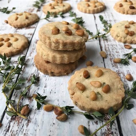 How many protein are in sweet thyme biscuits - calories, carbs, nutrition