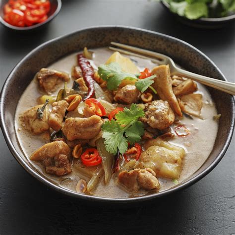 How many protein are in thai chicken massaman - calories, carbs, nutrition