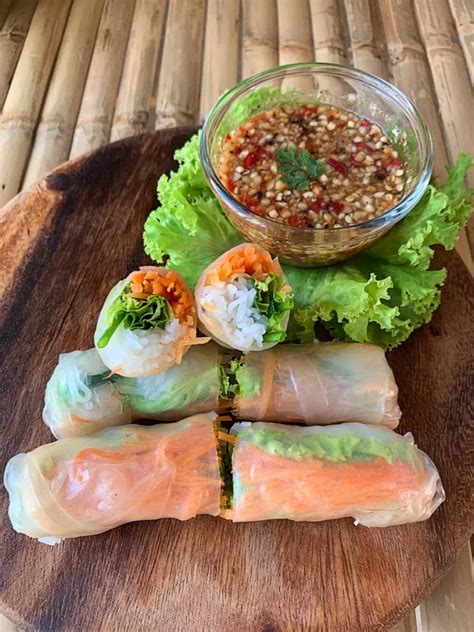 How many protein are in thai spring rolls - calories, carbs, nutrition