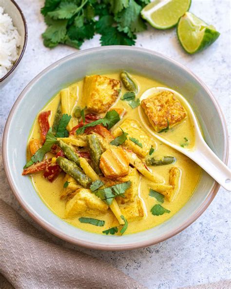 How many protein are in thai yellow chicken curry - calories, carbs, nutrition