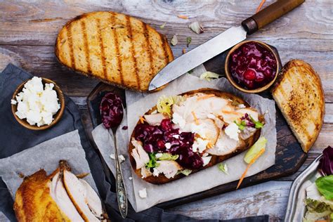 How many protein are in thanksgiving turkey cranberry sandwich - calories, carbs, nutrition