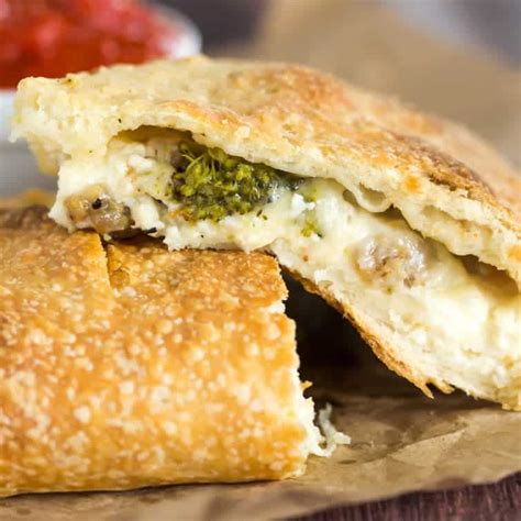 How many protein are in the classic calzone - calories, carbs, nutrition