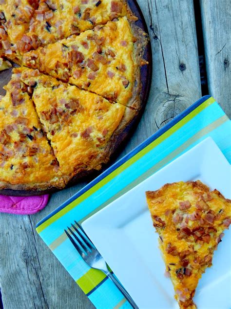 How many protein are in thin crust meat breakfast pizza - calories, carbs, nutrition