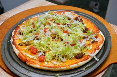 How many protein are in thin crust taco pizza - calories, carbs, nutrition