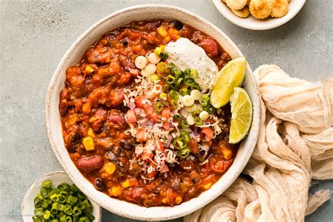 How many protein are in three bean chili (6959.0) - calories, carbs, nutrition