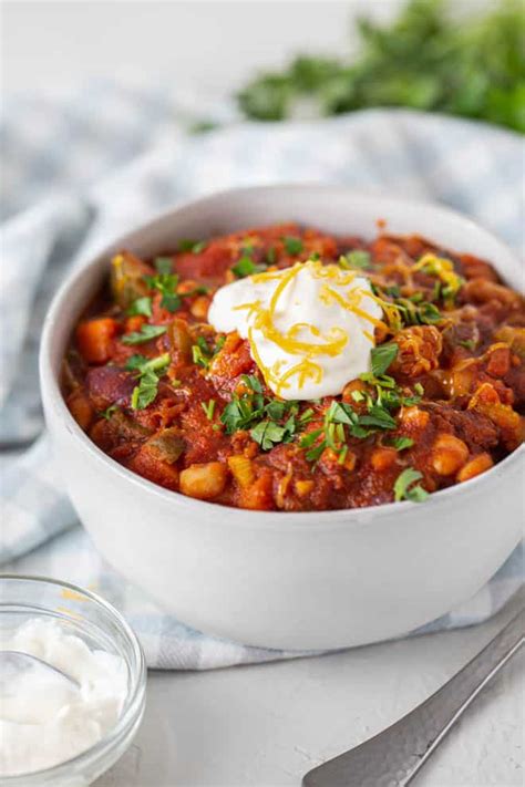 How many protein are in three bean vegetable chili - calories, carbs, nutrition