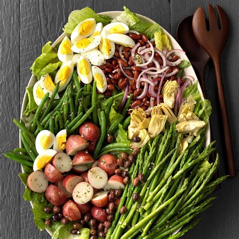 How many protein are in to the max nicoise salad - calories, carbs, nutrition