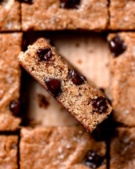 How many protein are in toffee blondie - calories, carbs, nutrition