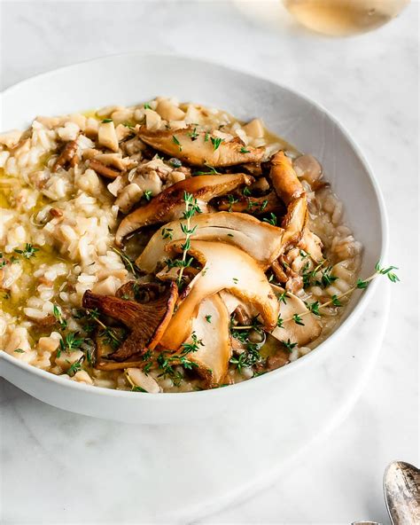 How many protein are in tofu, mushroom and pinenut risotto with courgette salad and garlic bread - calories, carbs, nutrition