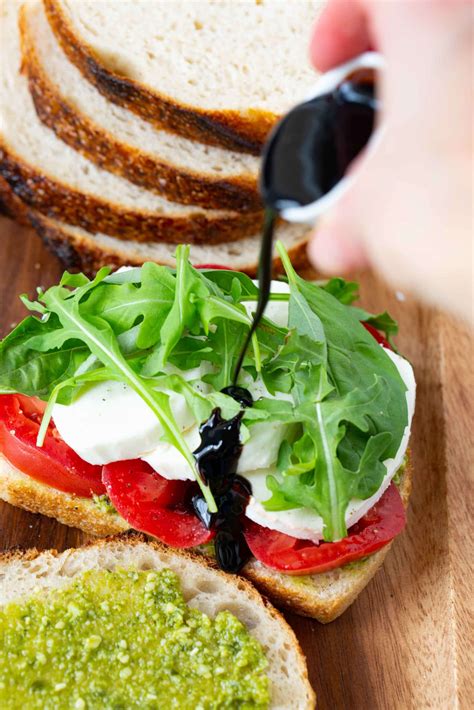 How many protein are in tomato mozzarella arugula and balsamic vinaigrette on panini bread (111988.0) - calories, carbs, nutrition