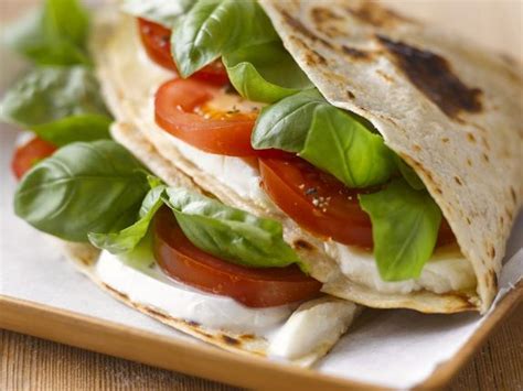 How many protein are in tomato mozzarella wrap - calories, carbs, nutrition