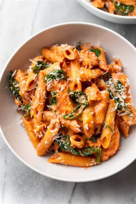 How many protein are in tomato- spinach and chicken penne - calories, carbs, nutrition