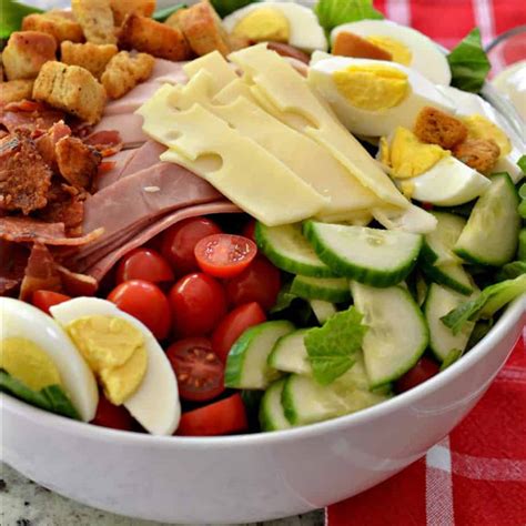 How many protein are in traditional chef's salad - calories, carbs, nutrition