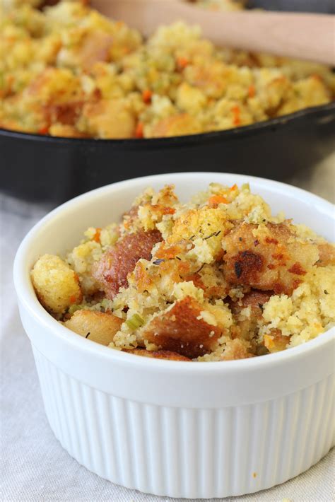 How many protein are in traditional cornbread stuffing - calories, carbs, nutrition