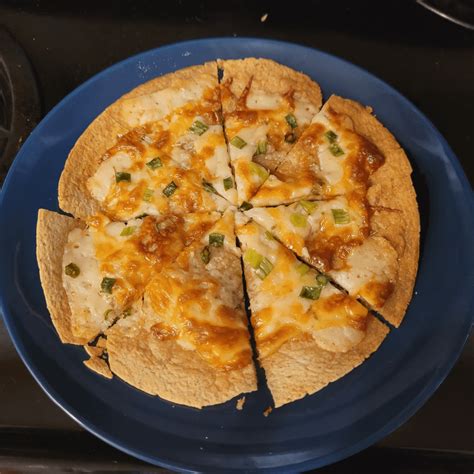 How many protein are in triple onion and cheese pizza - calories, carbs, nutrition