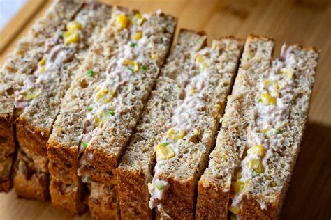 How many protein are in tuna and sweetcorn sandwich on granary bread - calories, carbs, nutrition