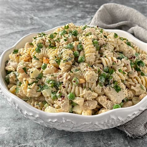 How many protein are in tuna layered pasta salad - calories, carbs, nutrition