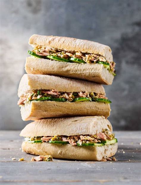 How many protein are in tuna mayo baguette - calories, carbs, nutrition