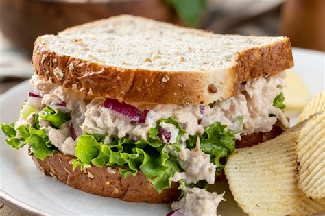 How many protein are in tuna salad on wheat bread - calories, carbs, nutrition