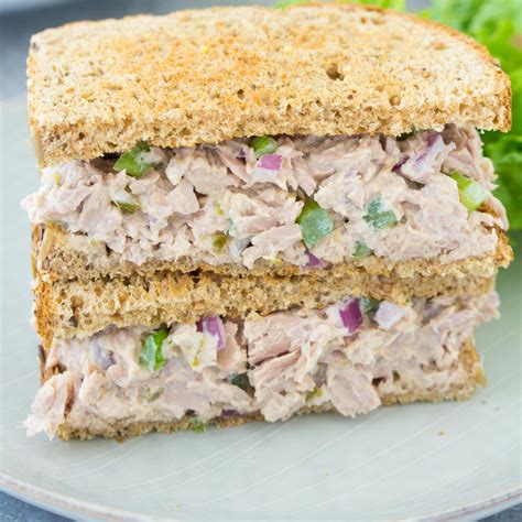 How many protein are in tuna salad sandwich - half order - calories, carbs, nutrition