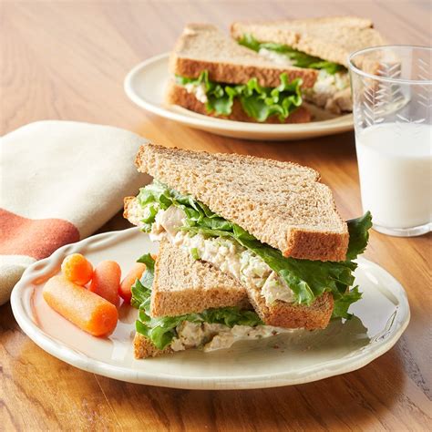 How many protein are in tuna salad sandwich on kaiser - calories, carbs, nutrition