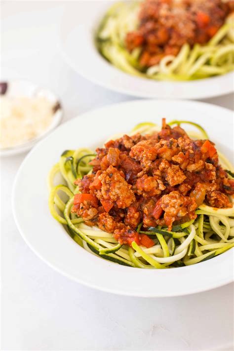 How many protein are in turkey bolognese with zucchini noodles - calories, carbs, nutrition