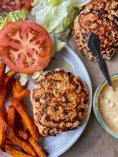 How many protein are in turkey burger w/onion & ginger chutney - calories, carbs, nutrition