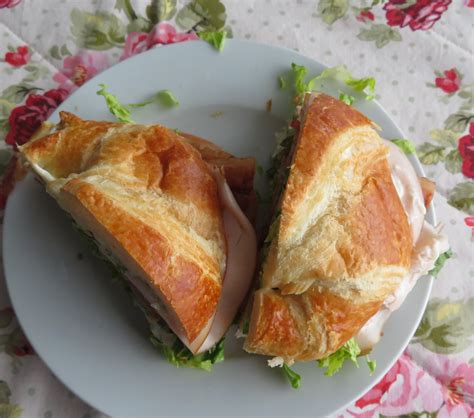 How many protein are in turkey club croissant - calories, carbs, nutrition