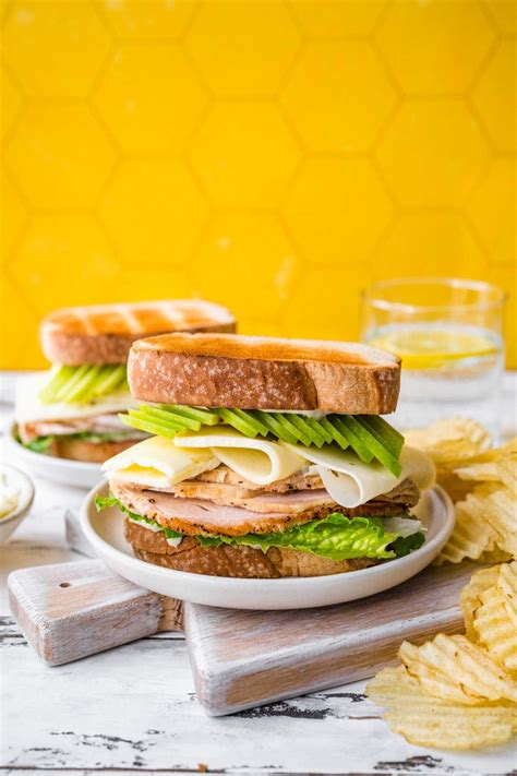 How many protein are in turkey sandwich with havarti & cheddar - calories, carbs, nutrition