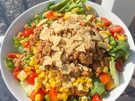 How many protein are in turkey taco salad - calories, carbs, nutrition