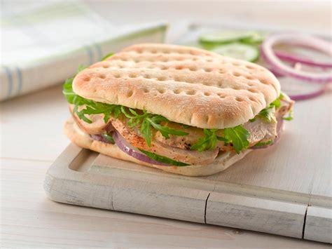 How many protein are in tuscan chicken on sandwich thin - calories, carbs, nutrition